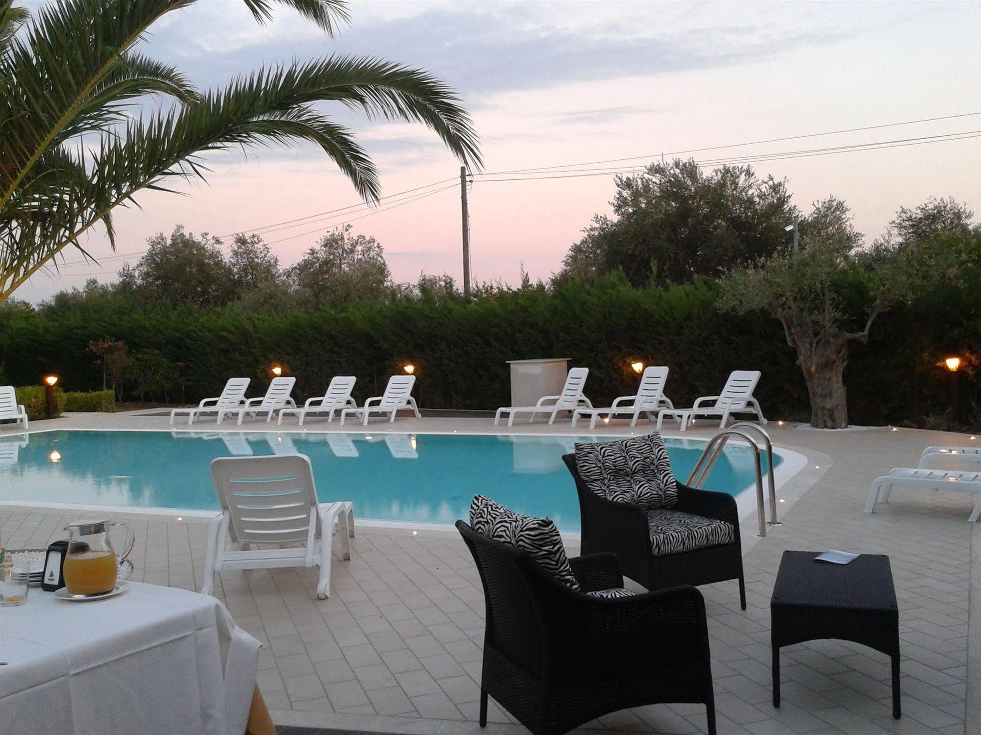 Hermes Hotel Policoro Bagian luar foto