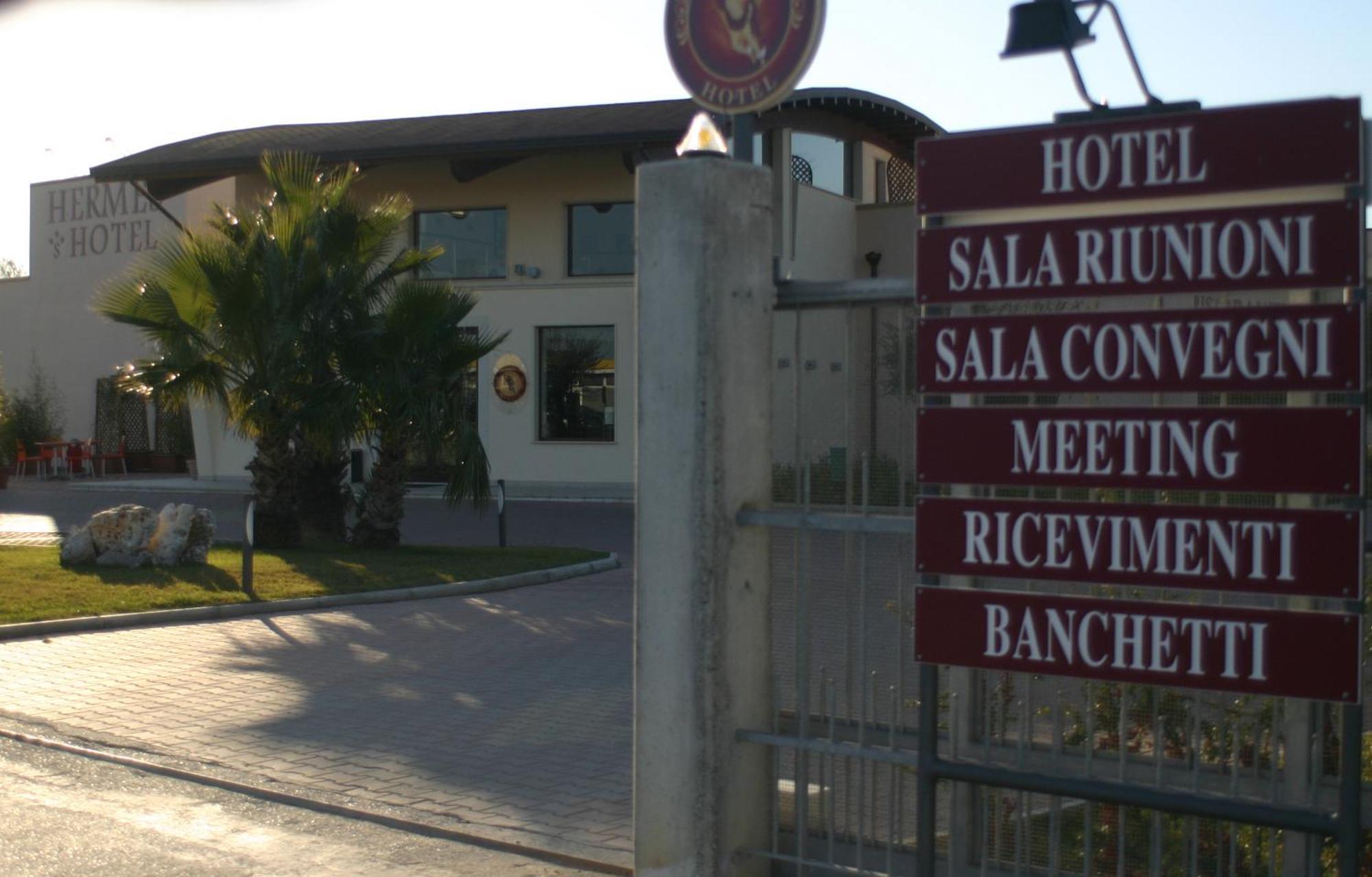 Hermes Hotel Policoro Bagian luar foto